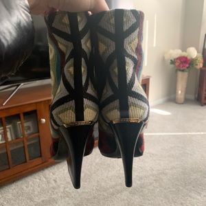 Burberry 100% Authentic absolutely gorgeous